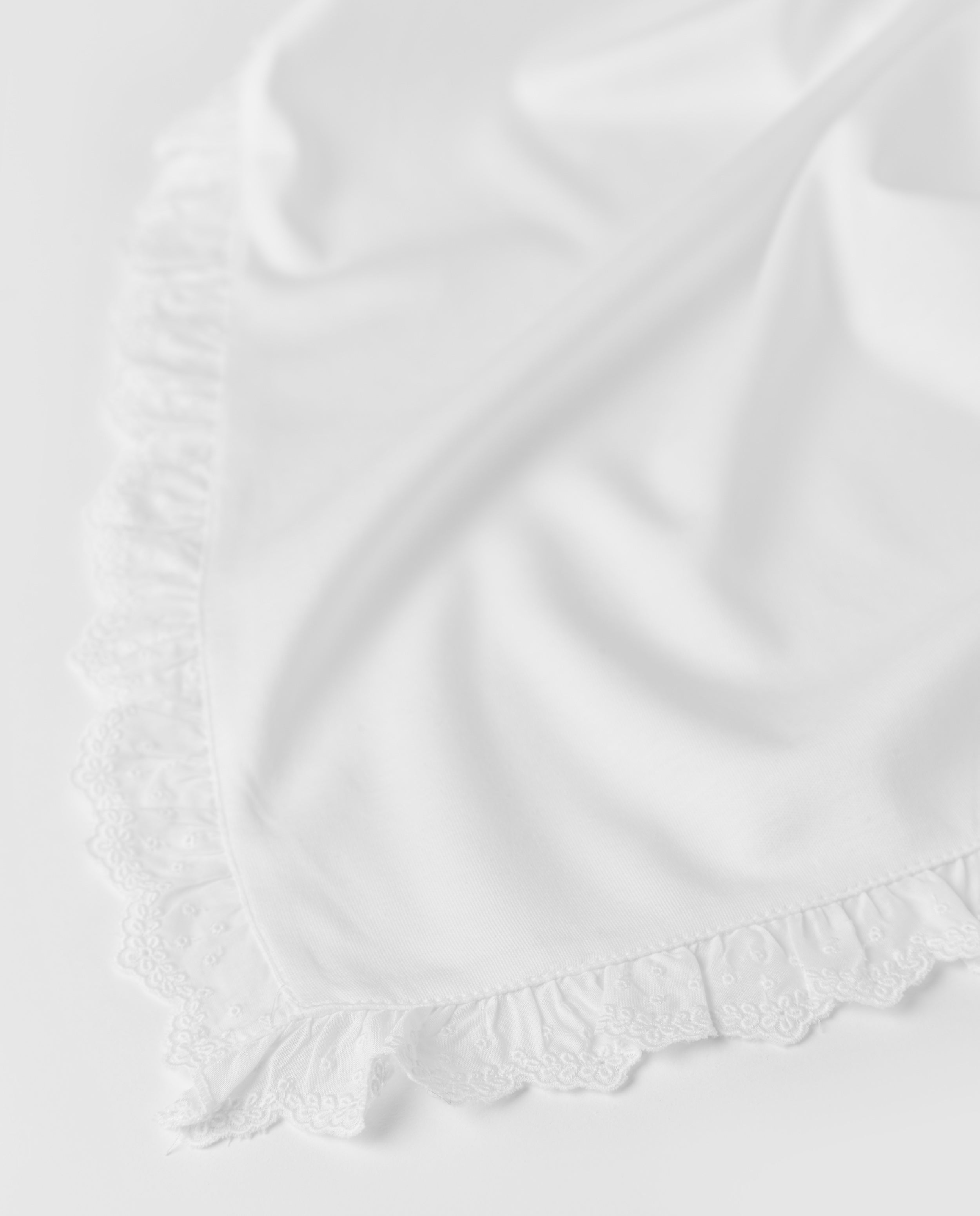 Bata Mujer Tira Bordada Blanca