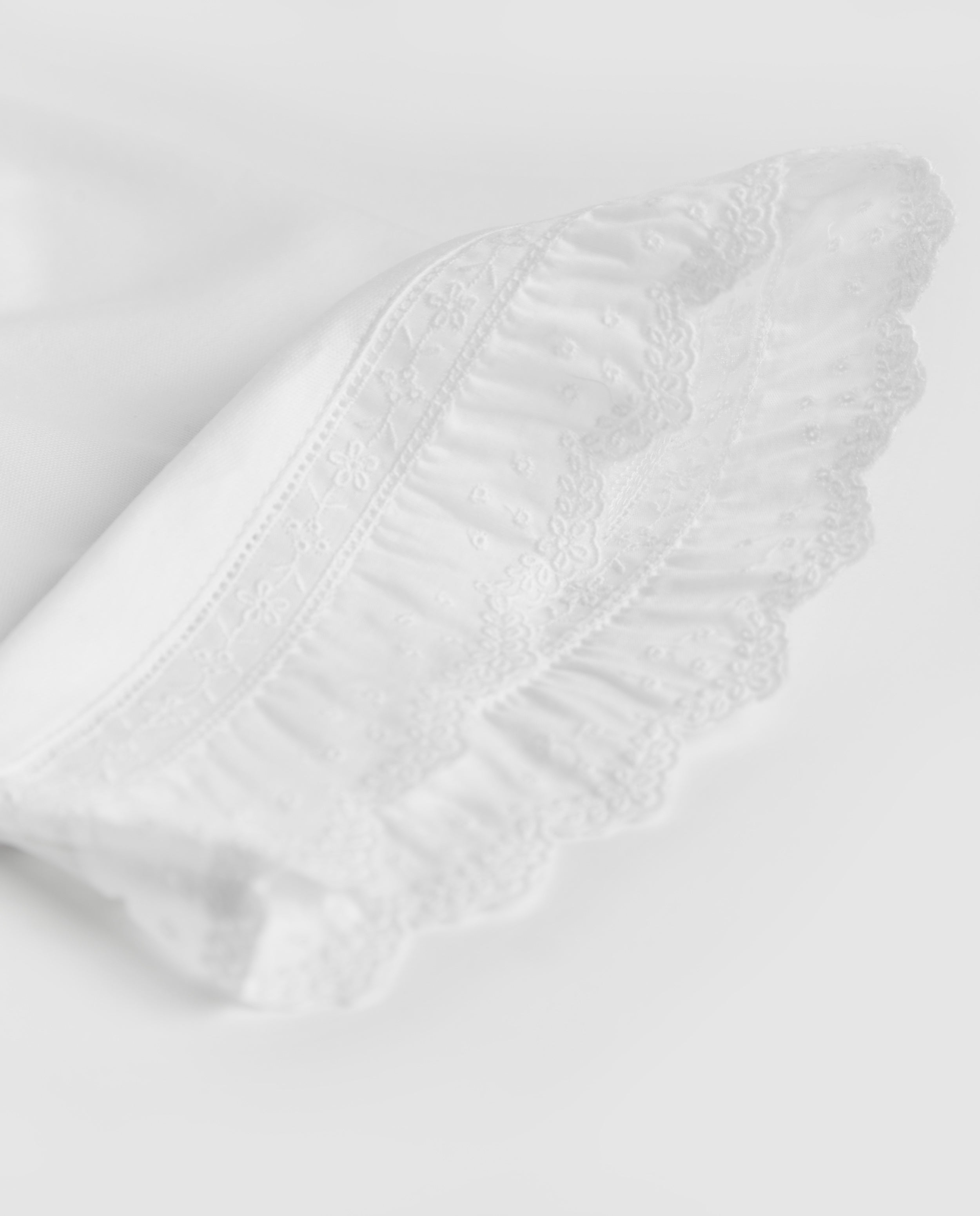 Bata Mujer Tira Bordada Blanca