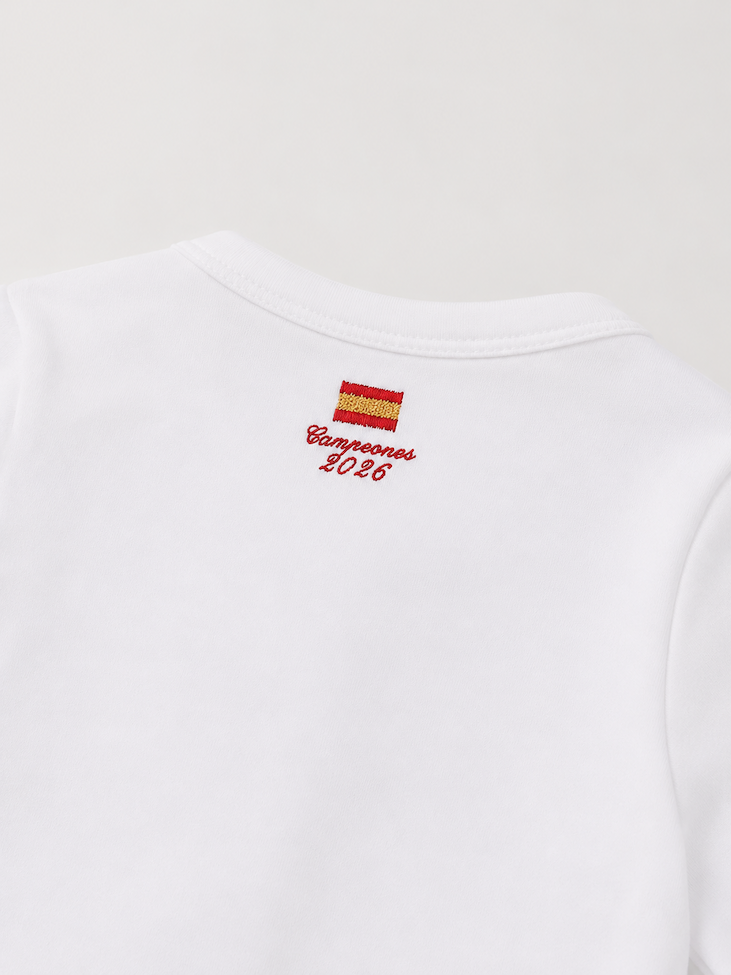 Bordado exclusivo Campeones 2026 — Petite Siesta