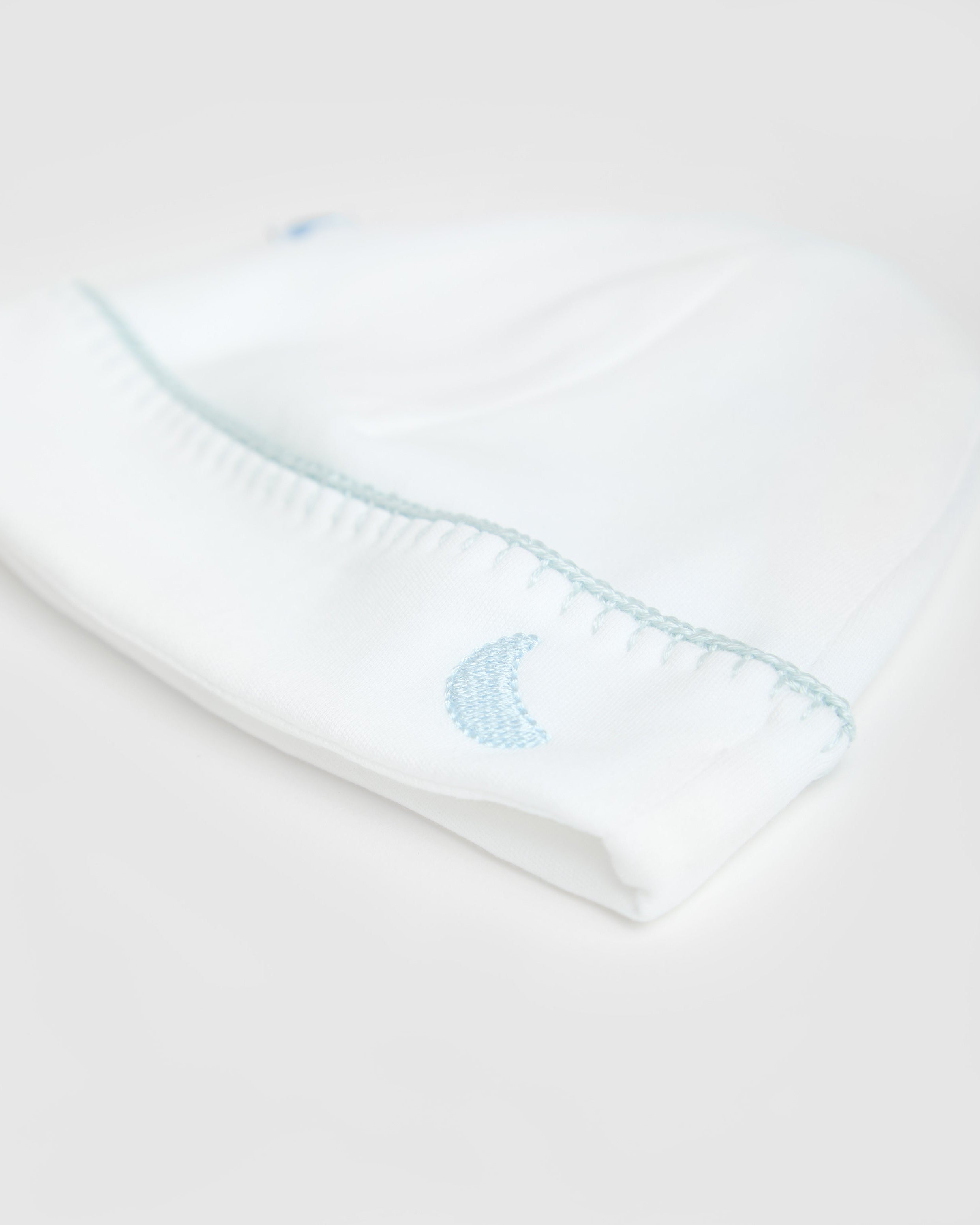 Gorrito Bebé Blanco Crochet Azul