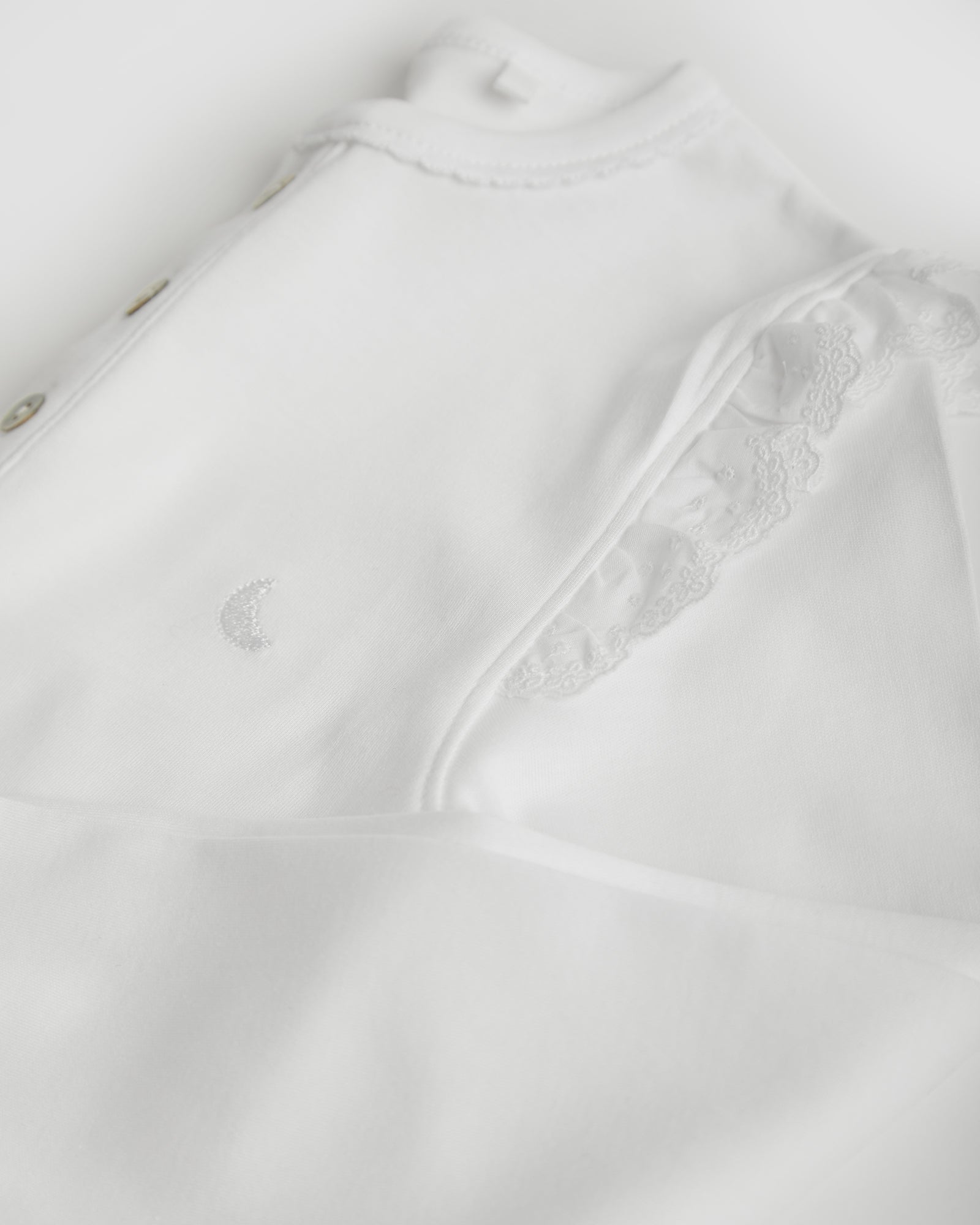 Pyjama enfant à volants et bande brodée