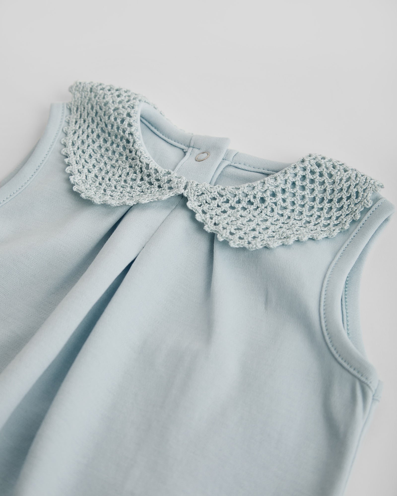 Grenouille bébé bleue au crochet