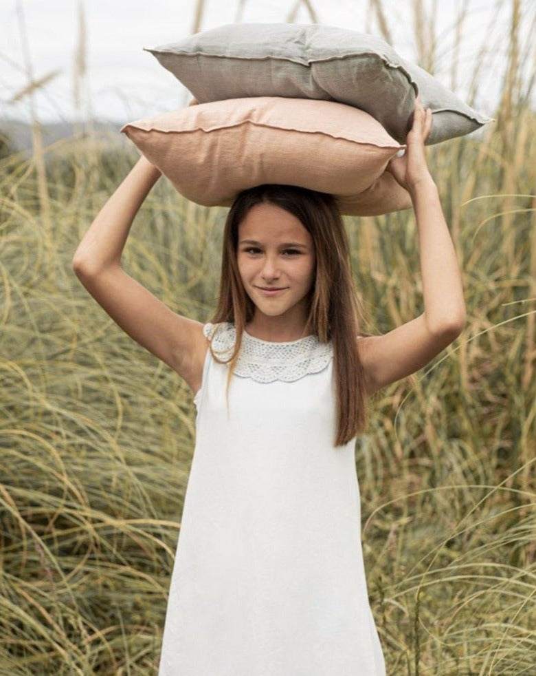 camisón de verano niña con cuellos de crochet