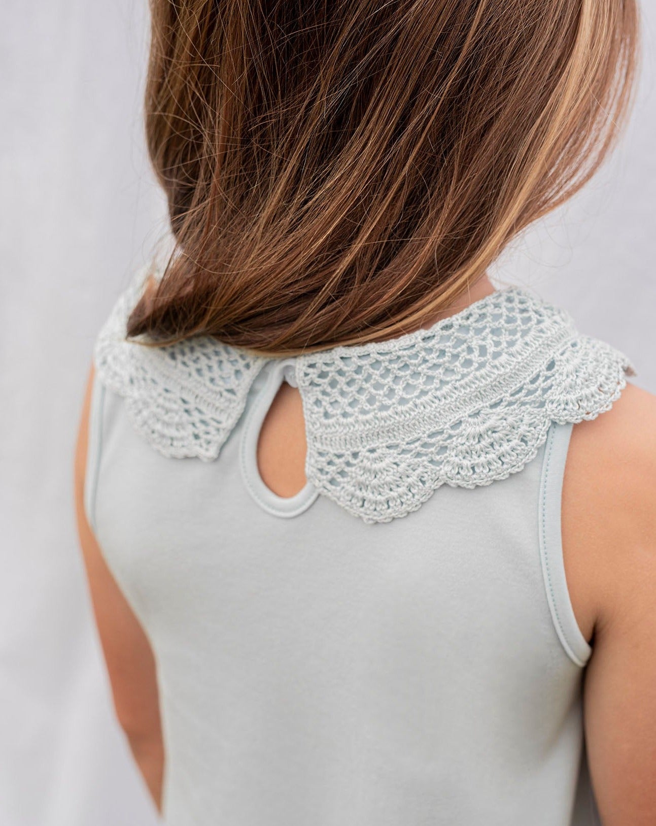 Chemise de nuit bleue en crochet pour enfant
