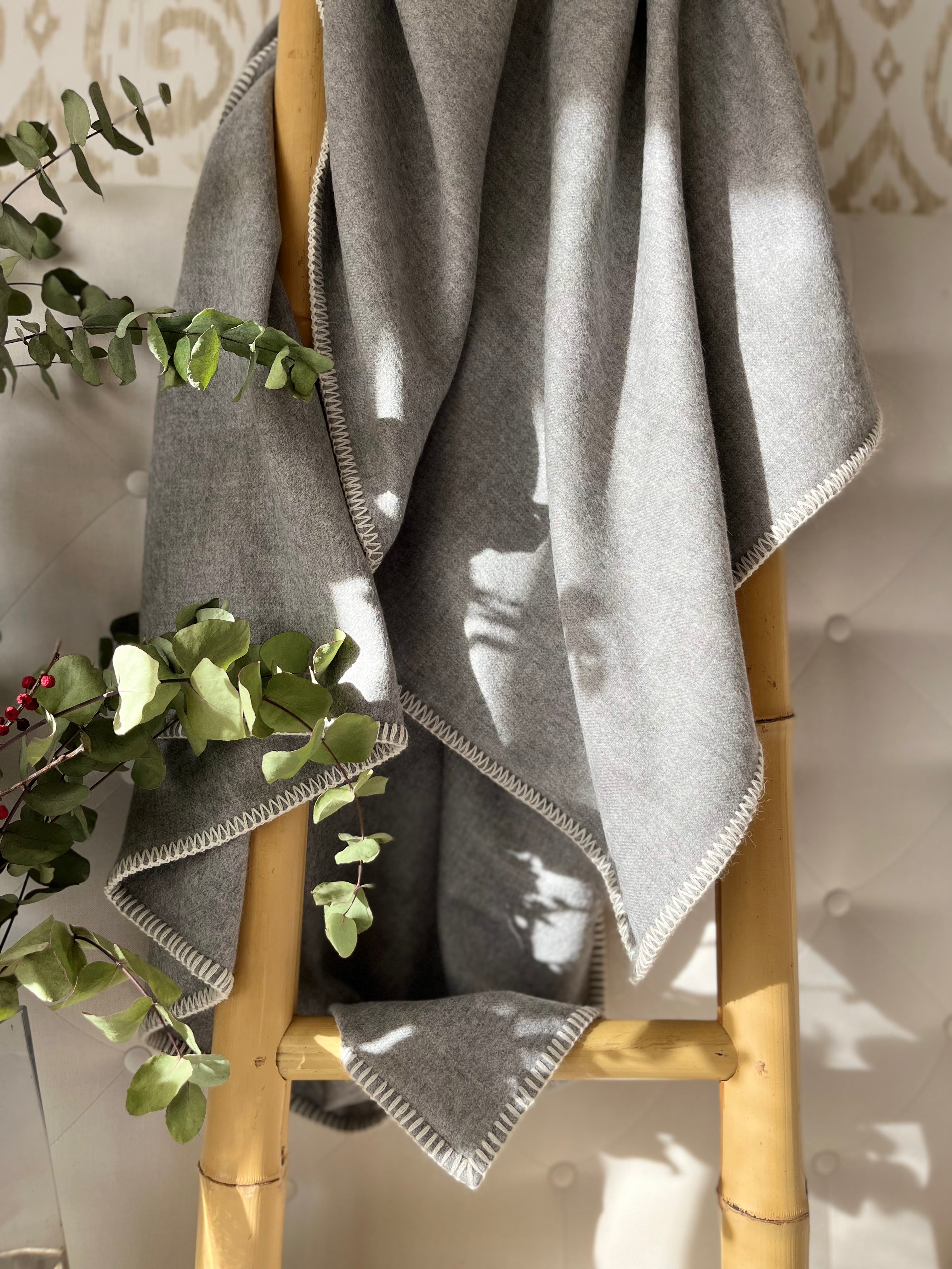 Couverture en bébé alpaga gris chiné