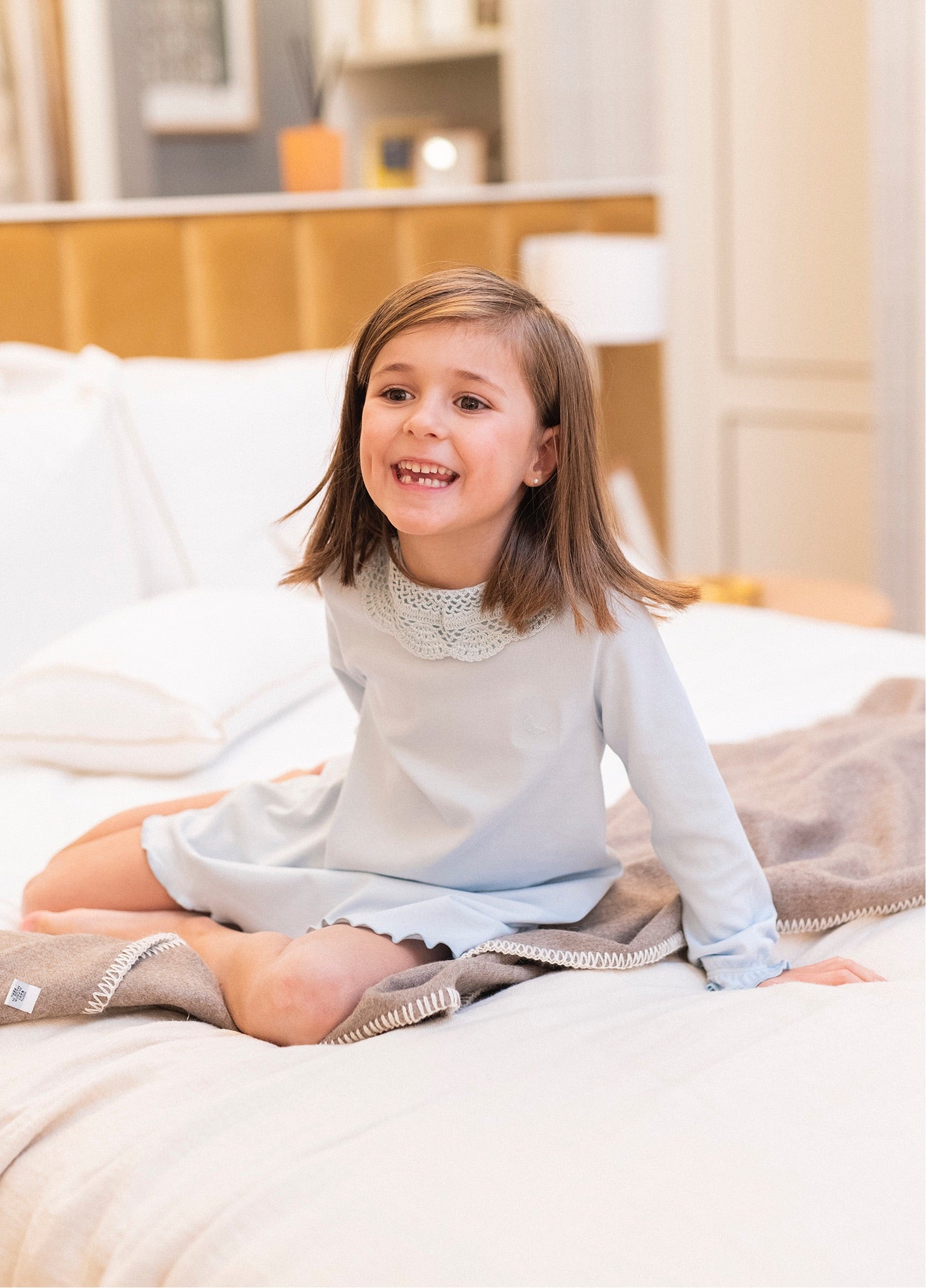 Chemise de nuit bleue à manches longues en crochet pour fille