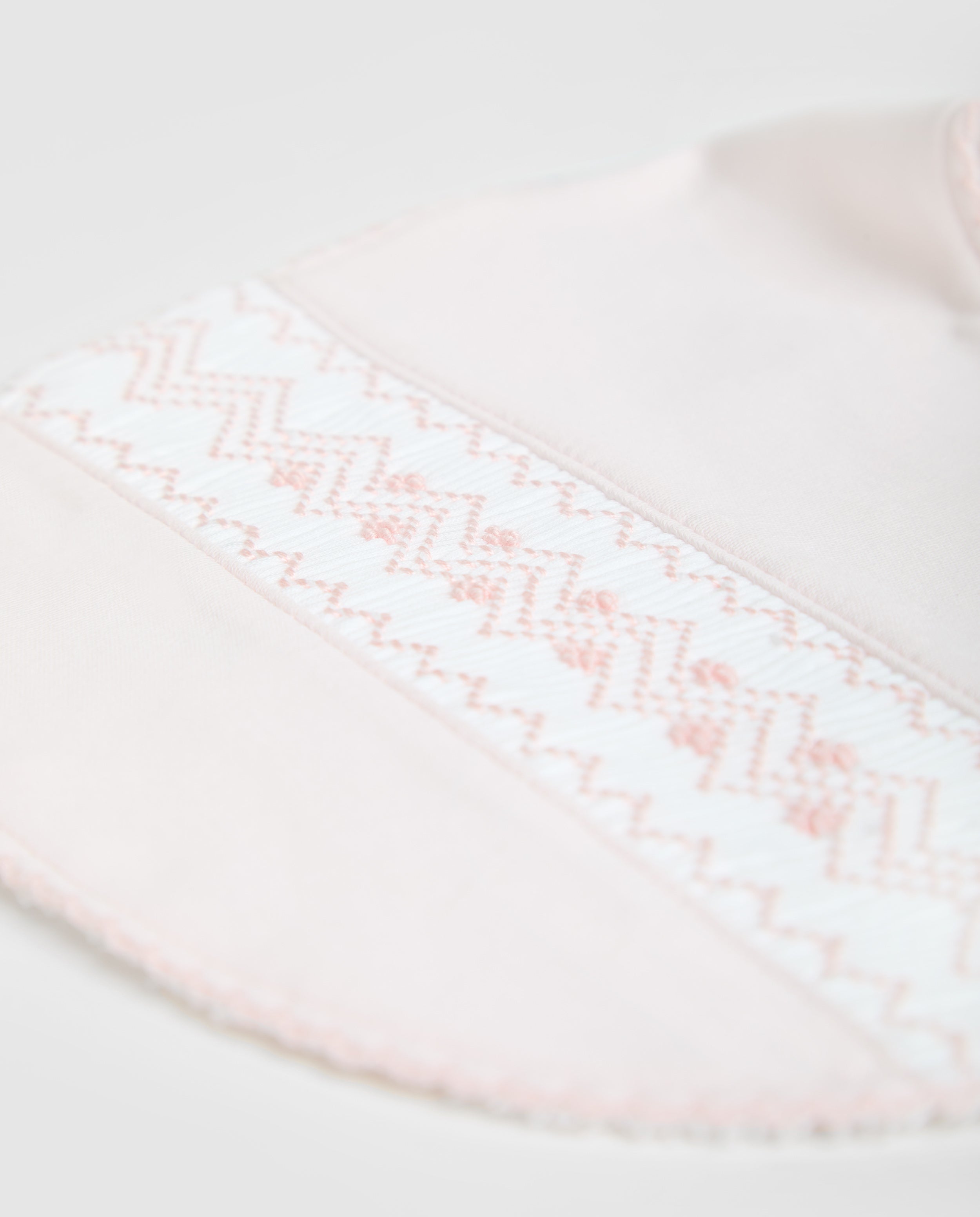 Bavoir rose à smocks