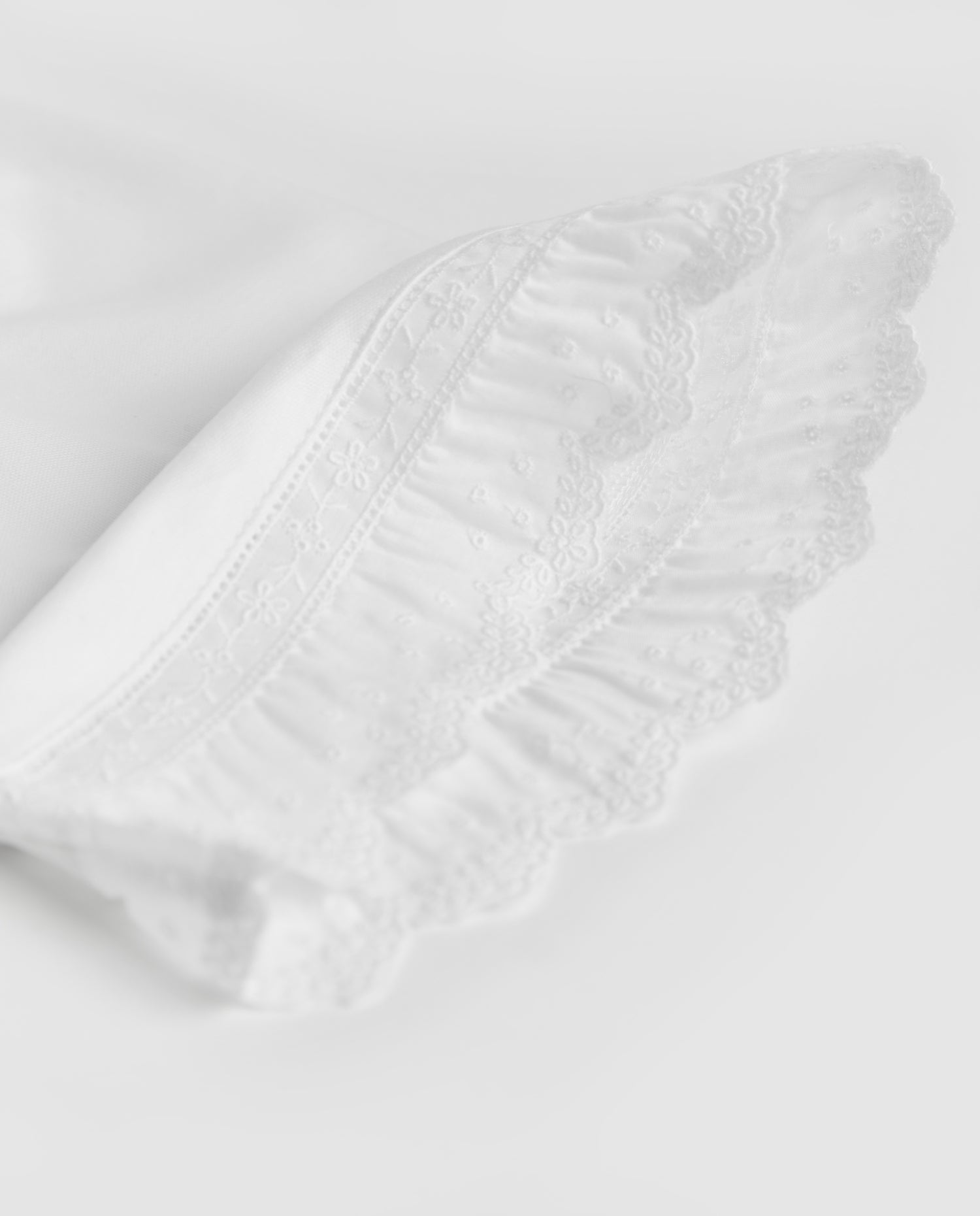 Bata Mujer Tira Bordada Blanca