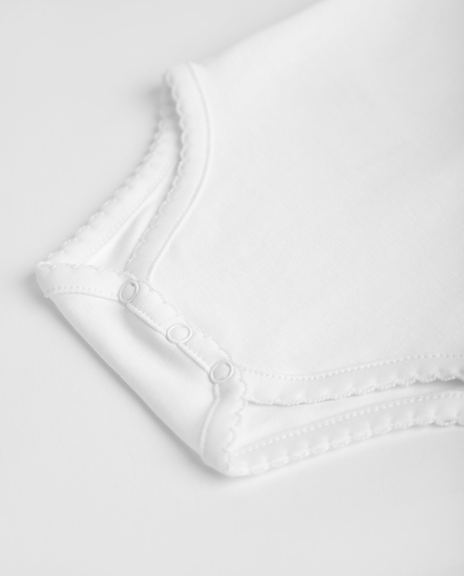 White Body with Short Sleeves