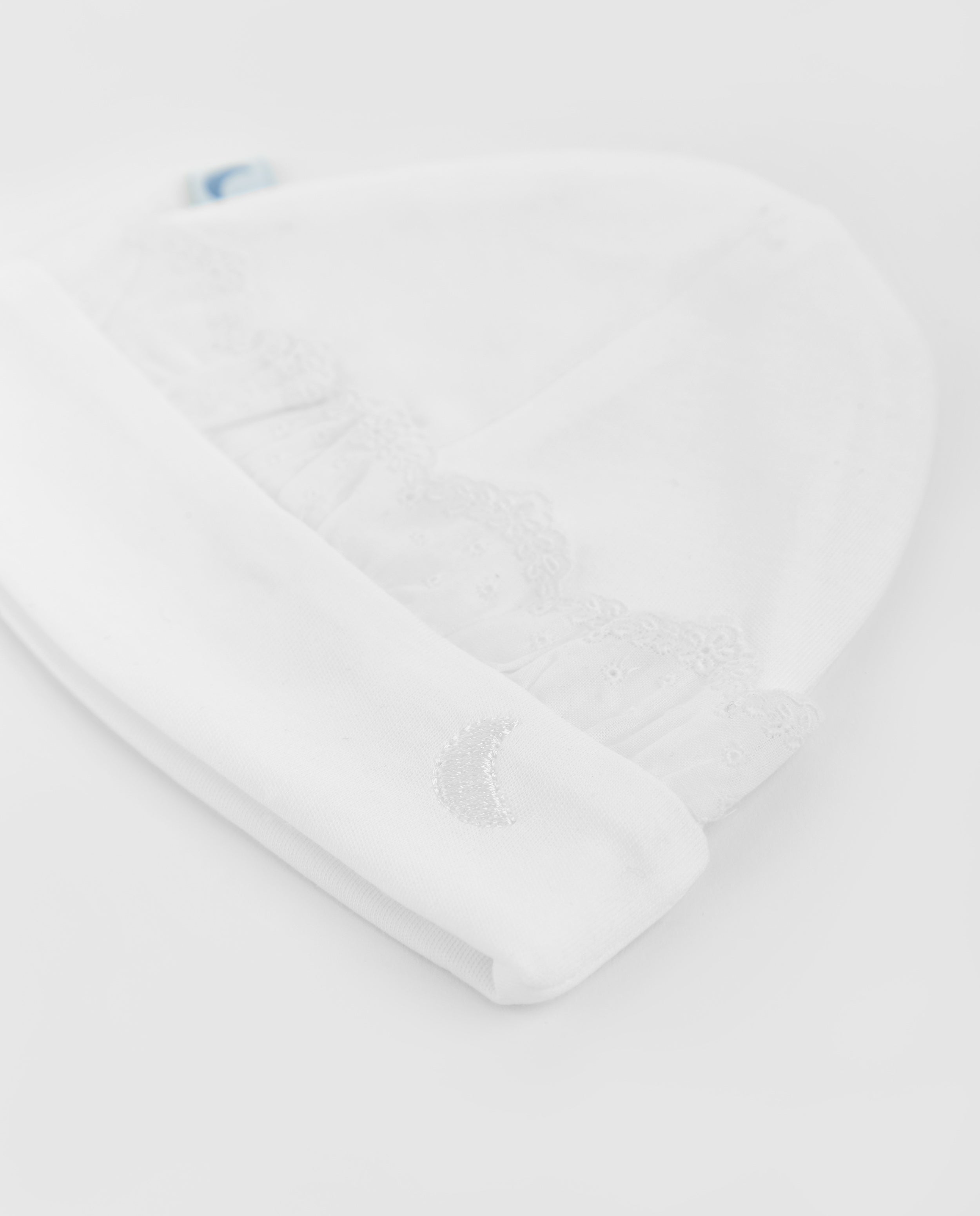 Bonnet bébé à rayures blanches brodées