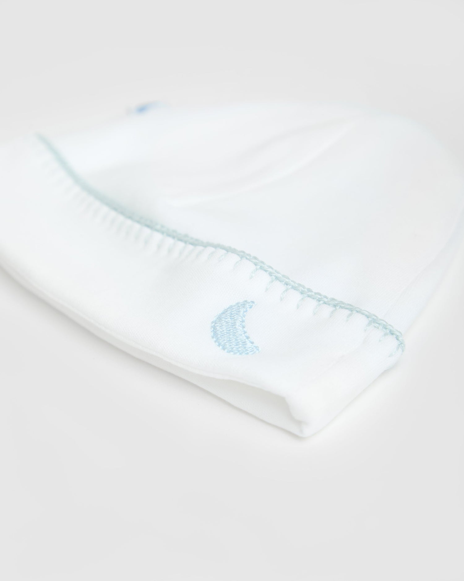 Gorrito Bebé Blanco Crochet Azul