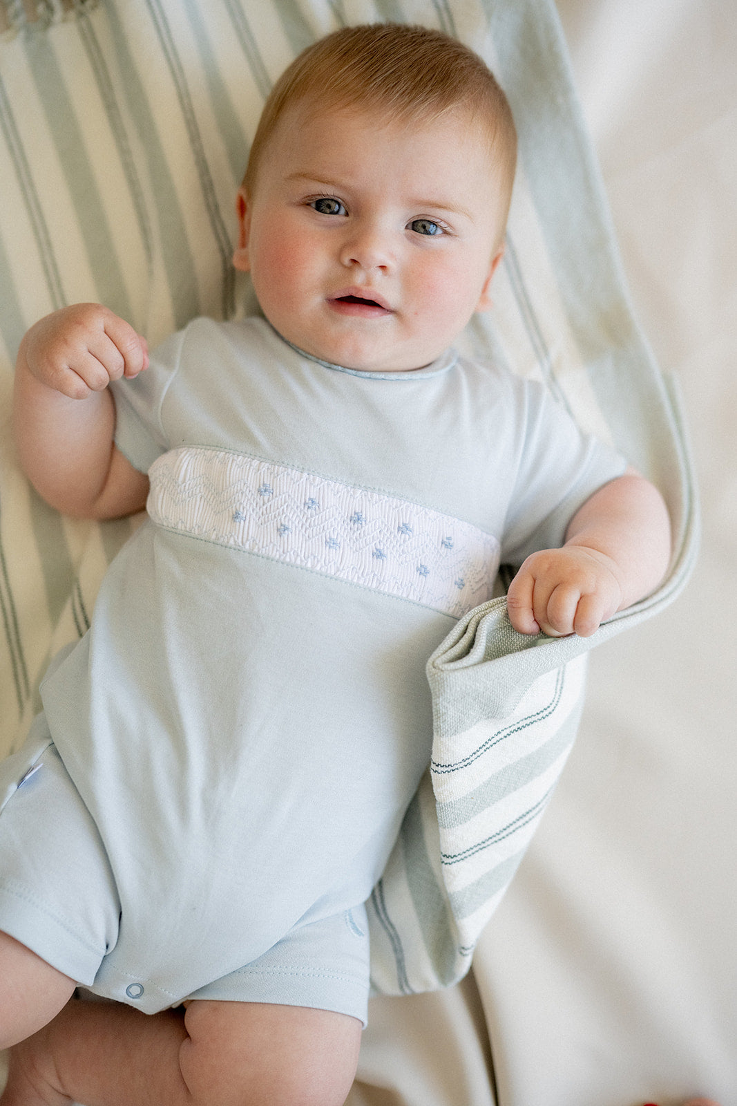 Pyjama bébé bleu court à smocks