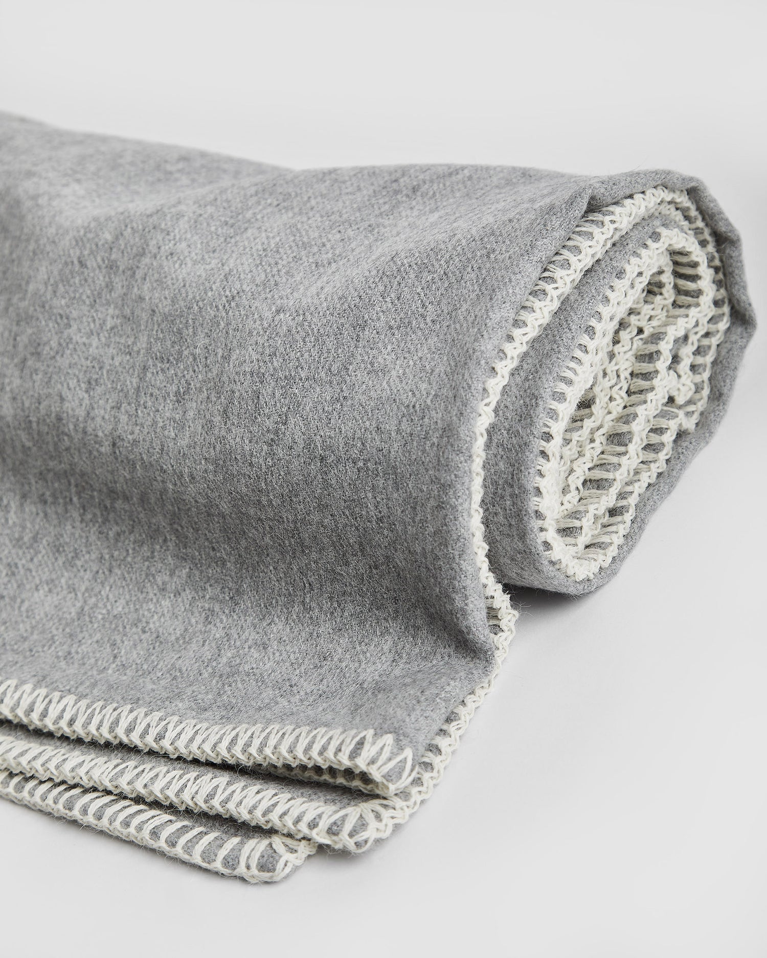 Couverture en bébé alpaga gris chiné