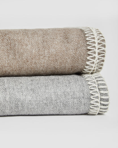 Couverture en bébé alpaga gris chiné