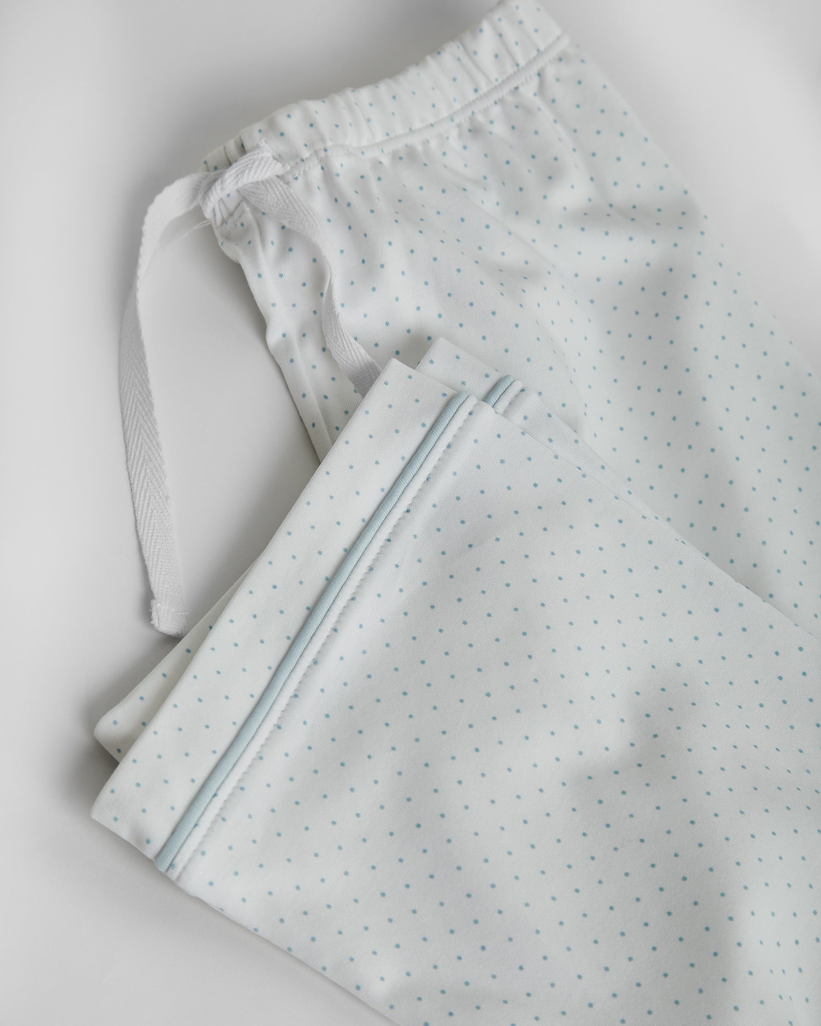 Pyjama chemise à pois bleus pour enfants