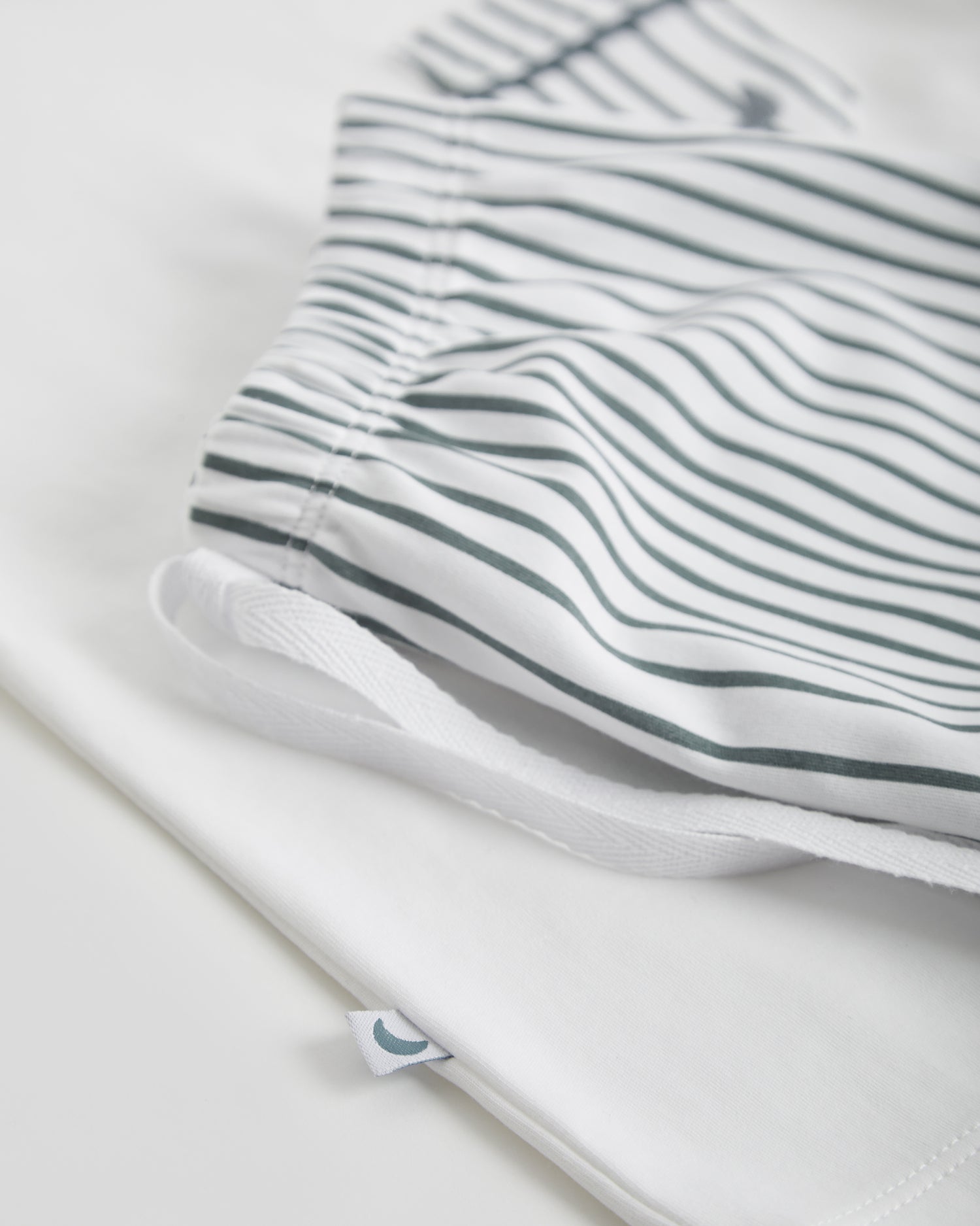 Pyjama court rayé bleu foncé pour enfant