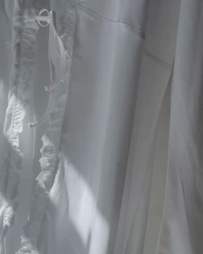 Robe pour femme avec bande brodée blanche