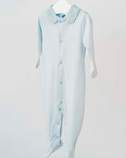Pyjama bébé bleu au crochet