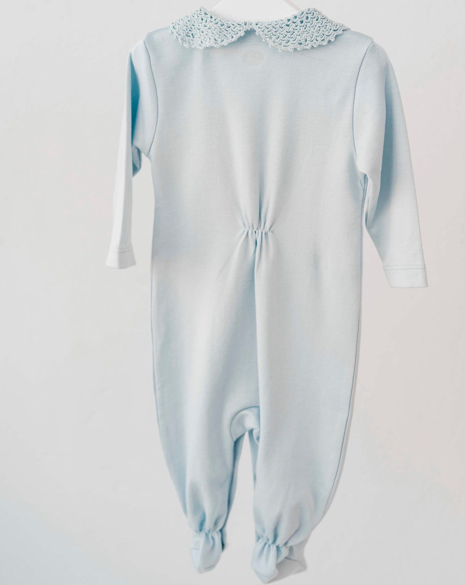 Pyjama bébé bleu au crochet
