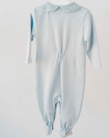 Pyjama bébé bleu au crochet