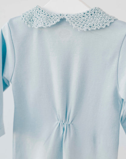 Pyjama bébé bleu au crochet